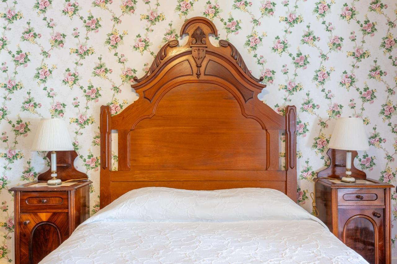 Martine Inn Пасифик Гров Экстерьер фото
