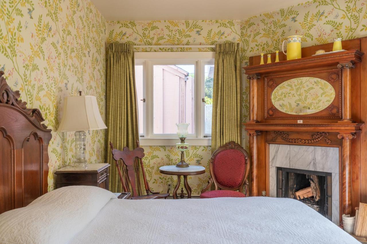 Martine Inn Пасифик Гров Экстерьер фото