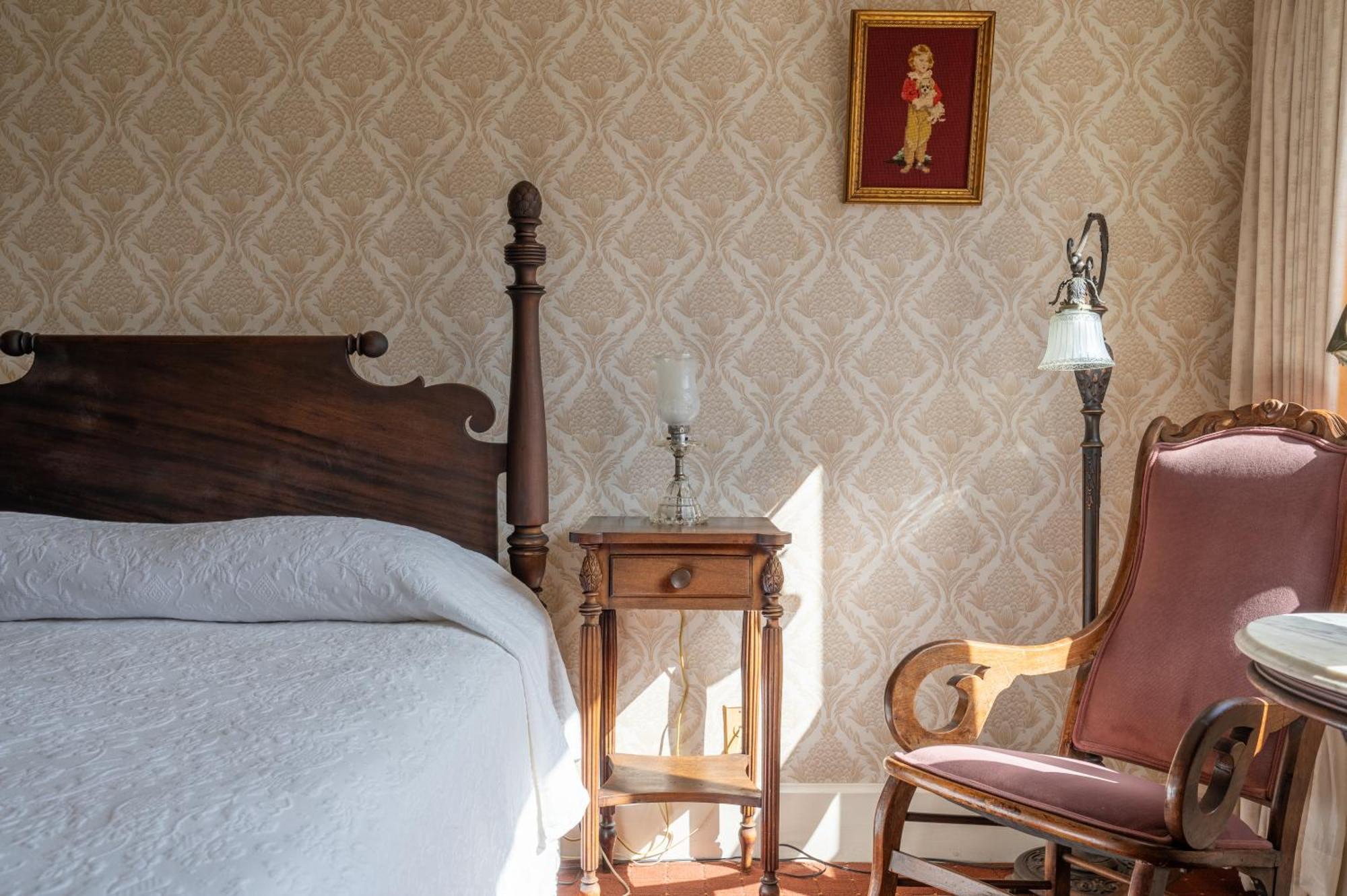 Martine Inn Пасифик Гров Экстерьер фото