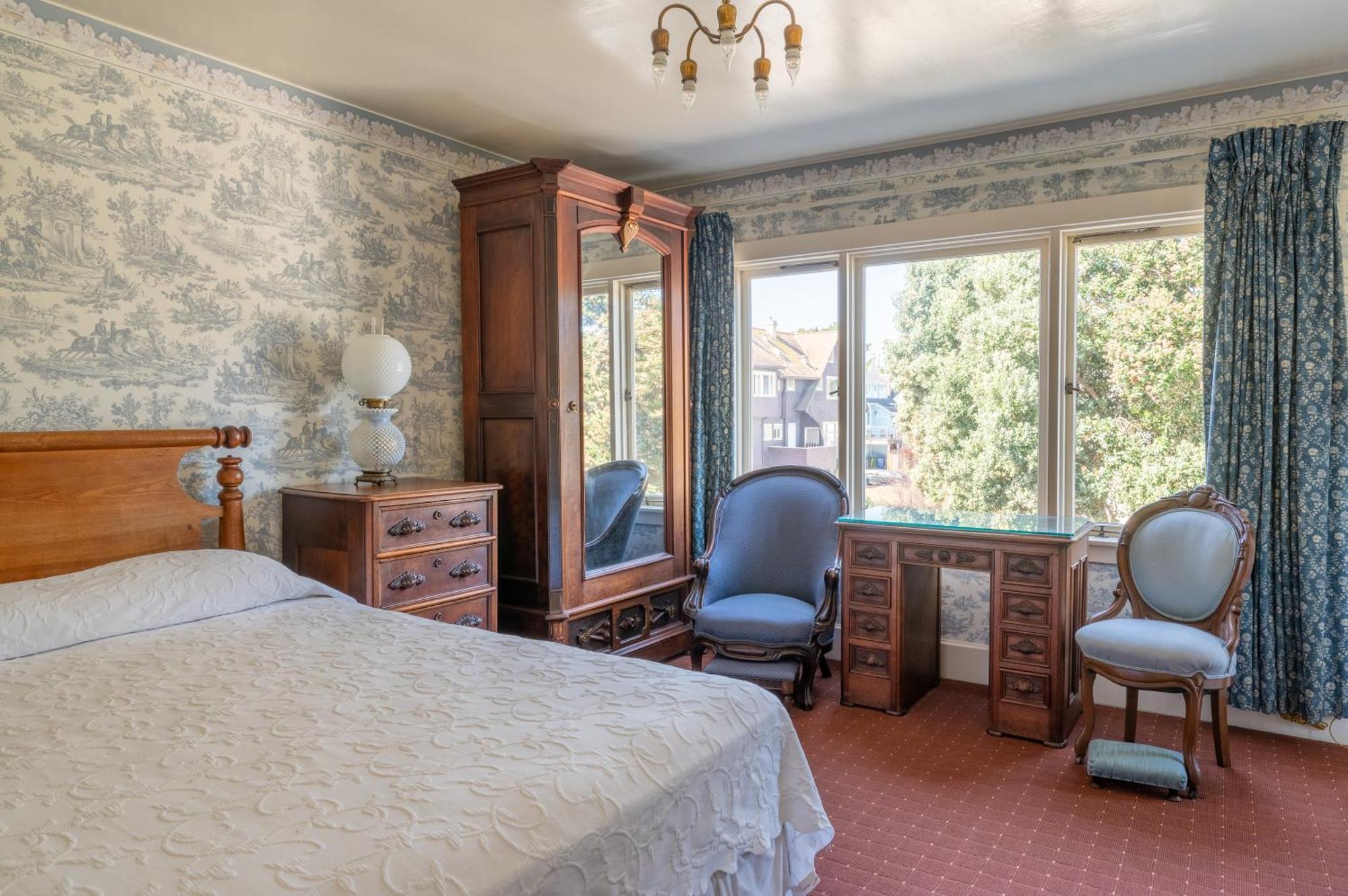Martine Inn Пасифик Гров Экстерьер фото