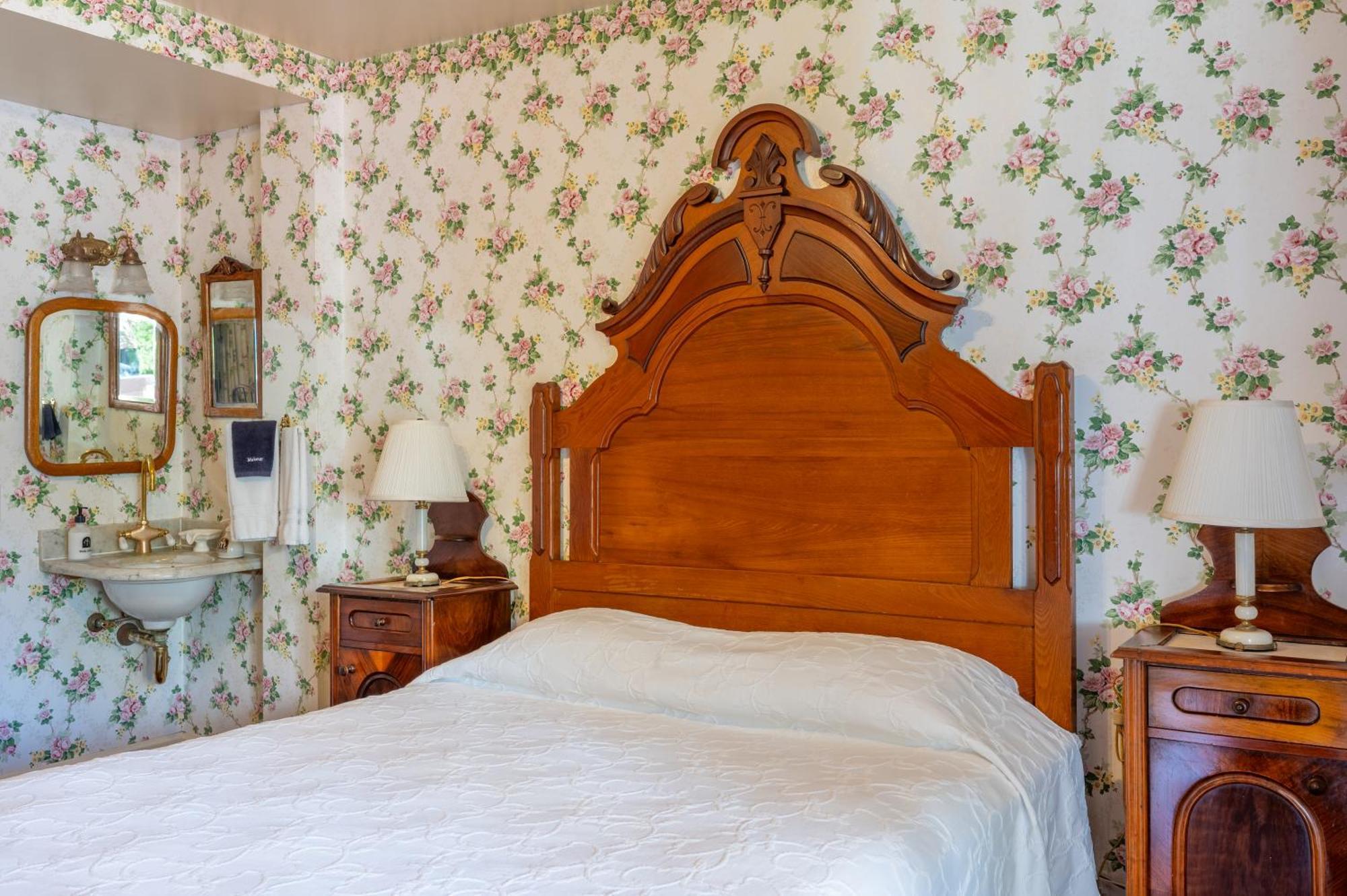 Martine Inn Пасифик Гров Экстерьер фото