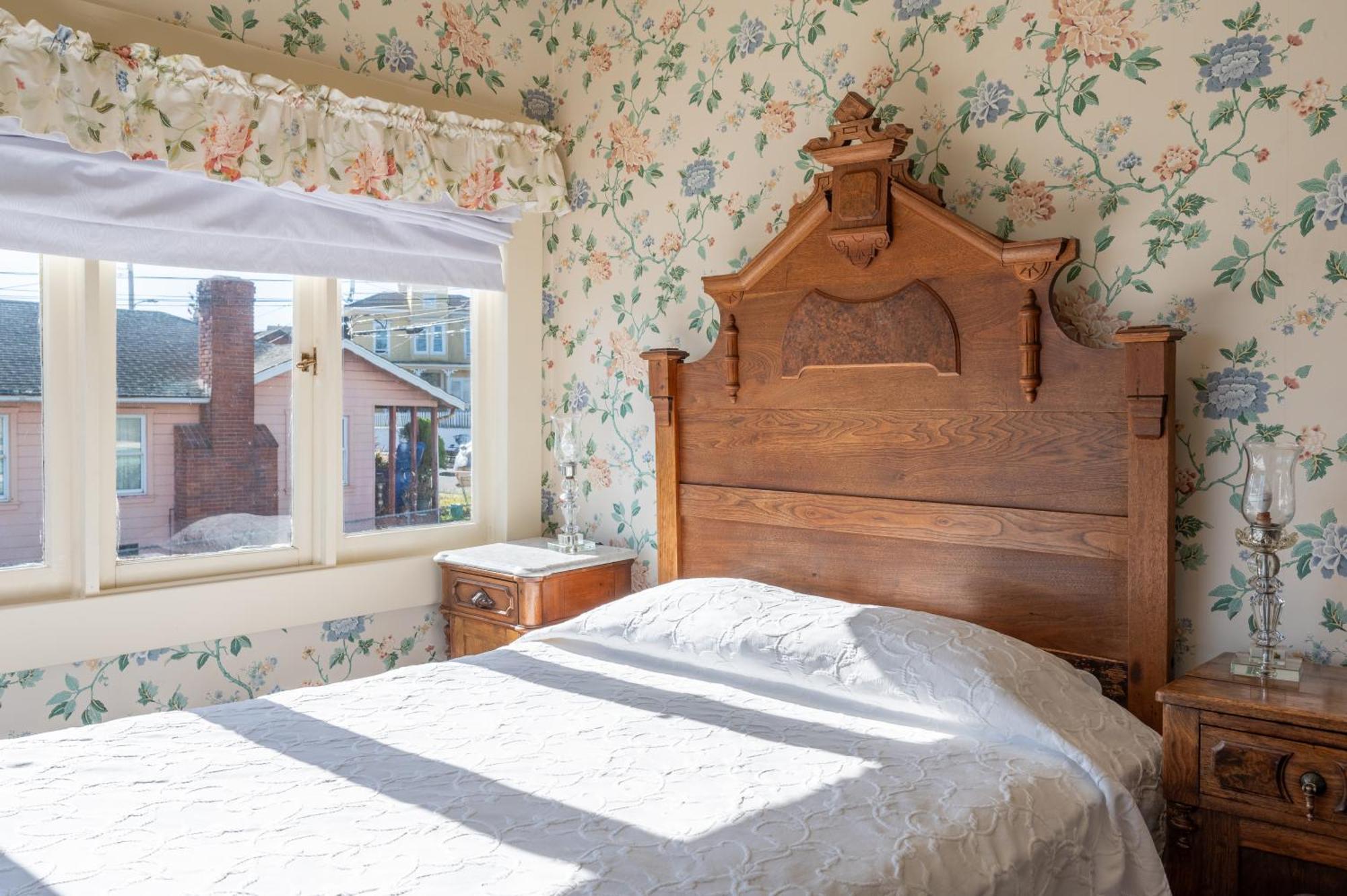 Martine Inn Пасифик Гров Экстерьер фото