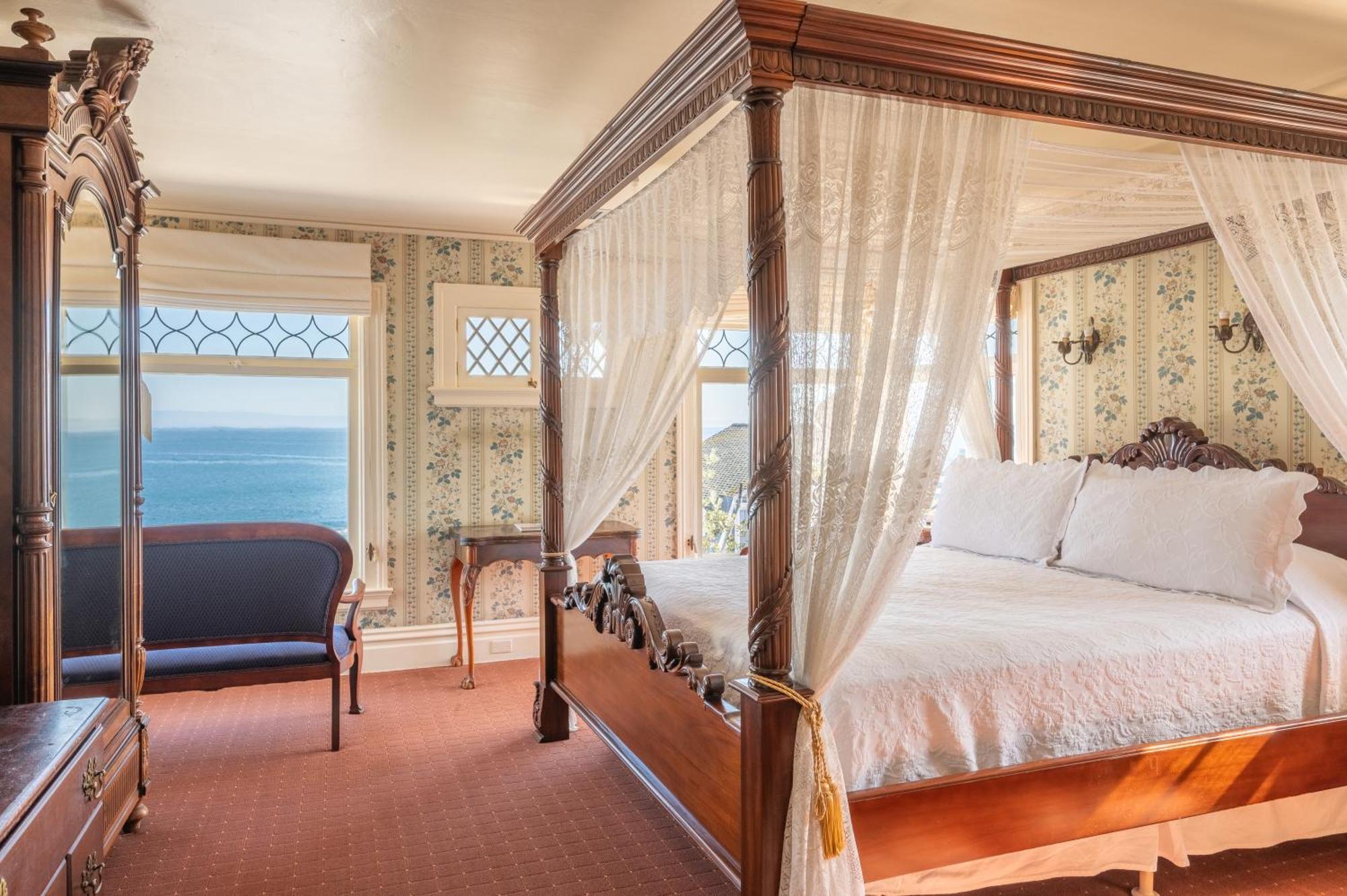 Martine Inn Пасифик Гров Экстерьер фото