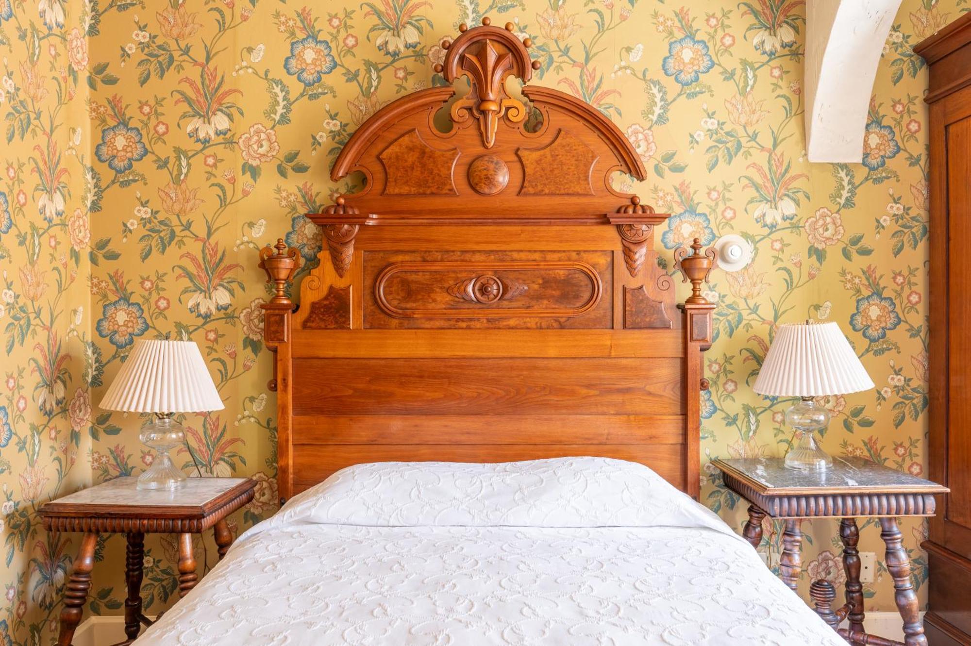 Martine Inn Пасифик Гров Экстерьер фото