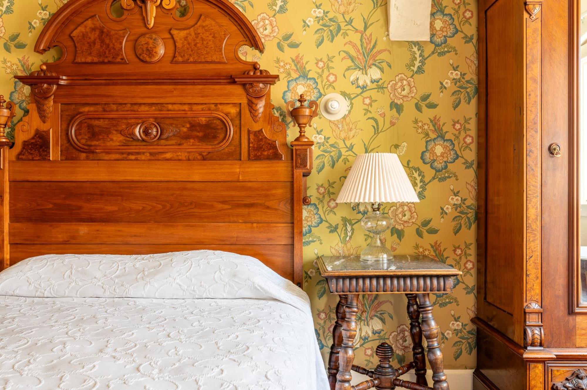 Martine Inn Пасифик Гров Экстерьер фото