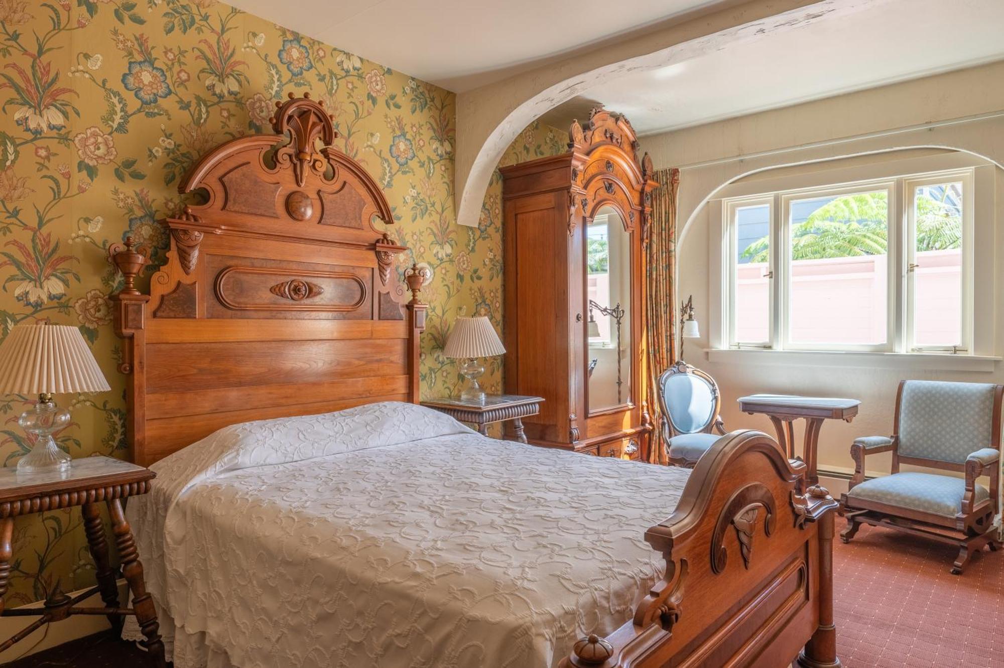 Martine Inn Пасифик Гров Экстерьер фото