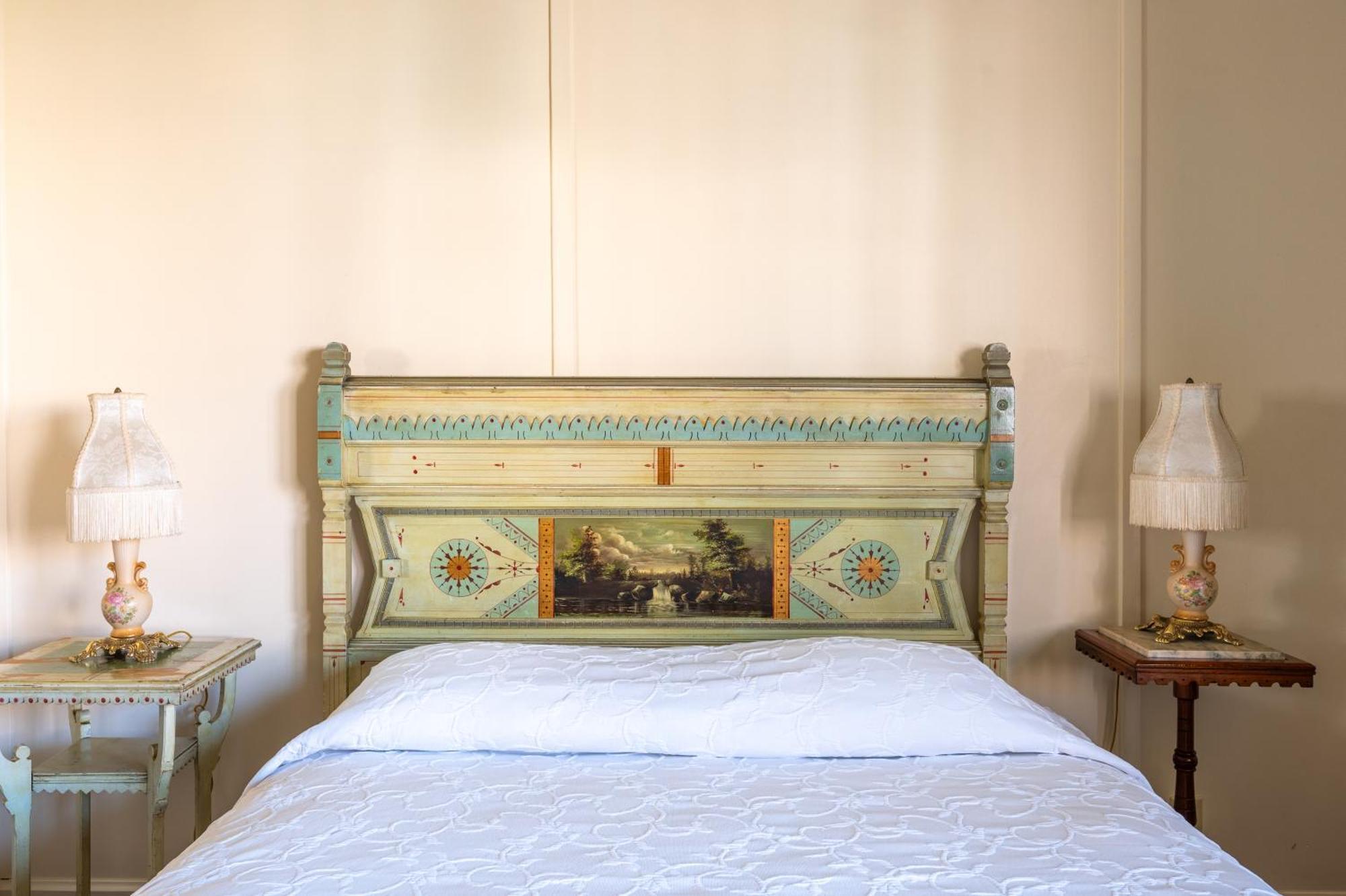 Martine Inn Пасифик Гров Экстерьер фото