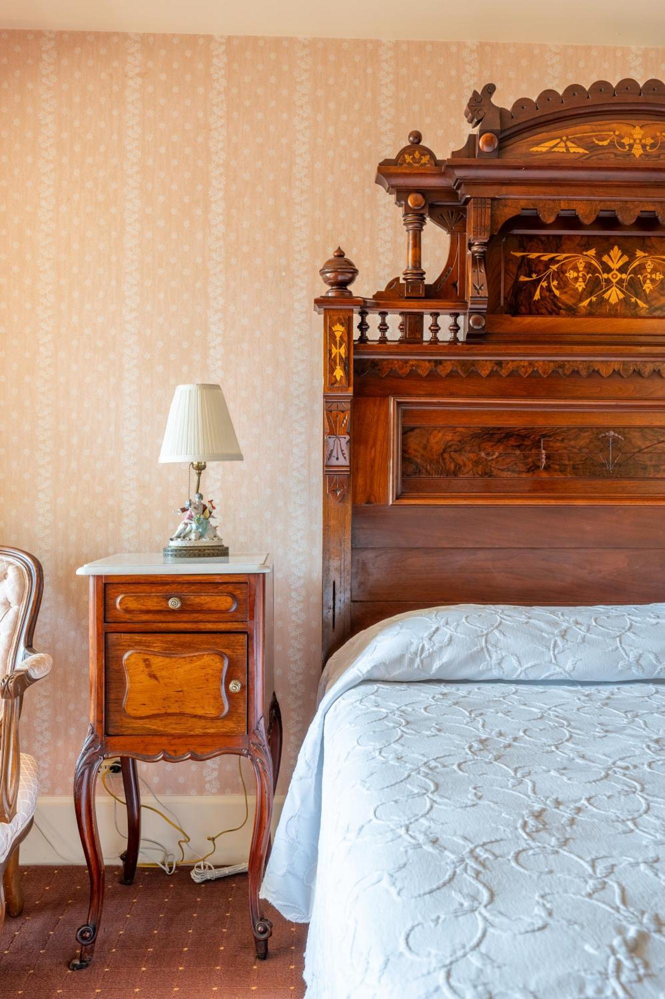 Martine Inn Пасифик Гров Экстерьер фото