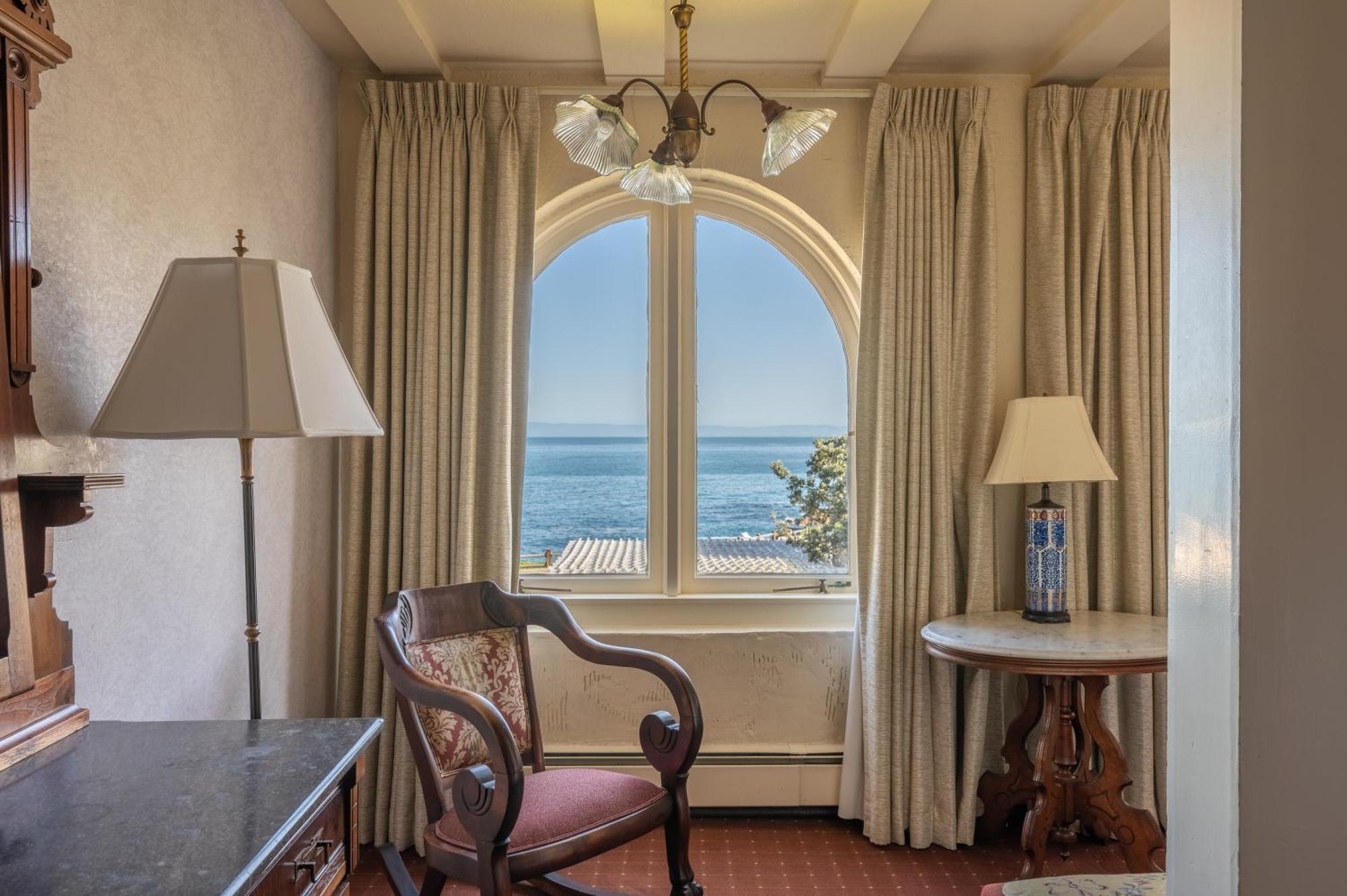 Martine Inn Пасифик Гров Экстерьер фото